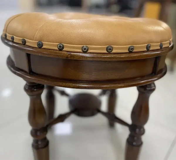 Пуф из коричневой кожи МИГ603 SSL3-M Lt Br купить в интернет магазине Мебель из массива. Звоните +7 495 961-63-63 Банкетки и пуфы Индонезия